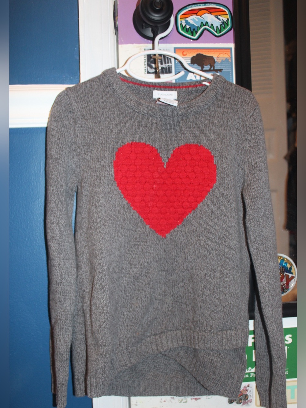 Tahari Kids Girls Grey Knit Sweater Red Heart Pattern Size Medium M 7/8